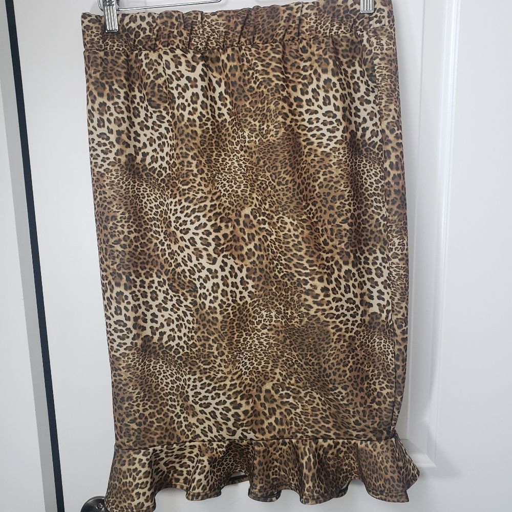 Swak Cinched Leopard Flare Skirt